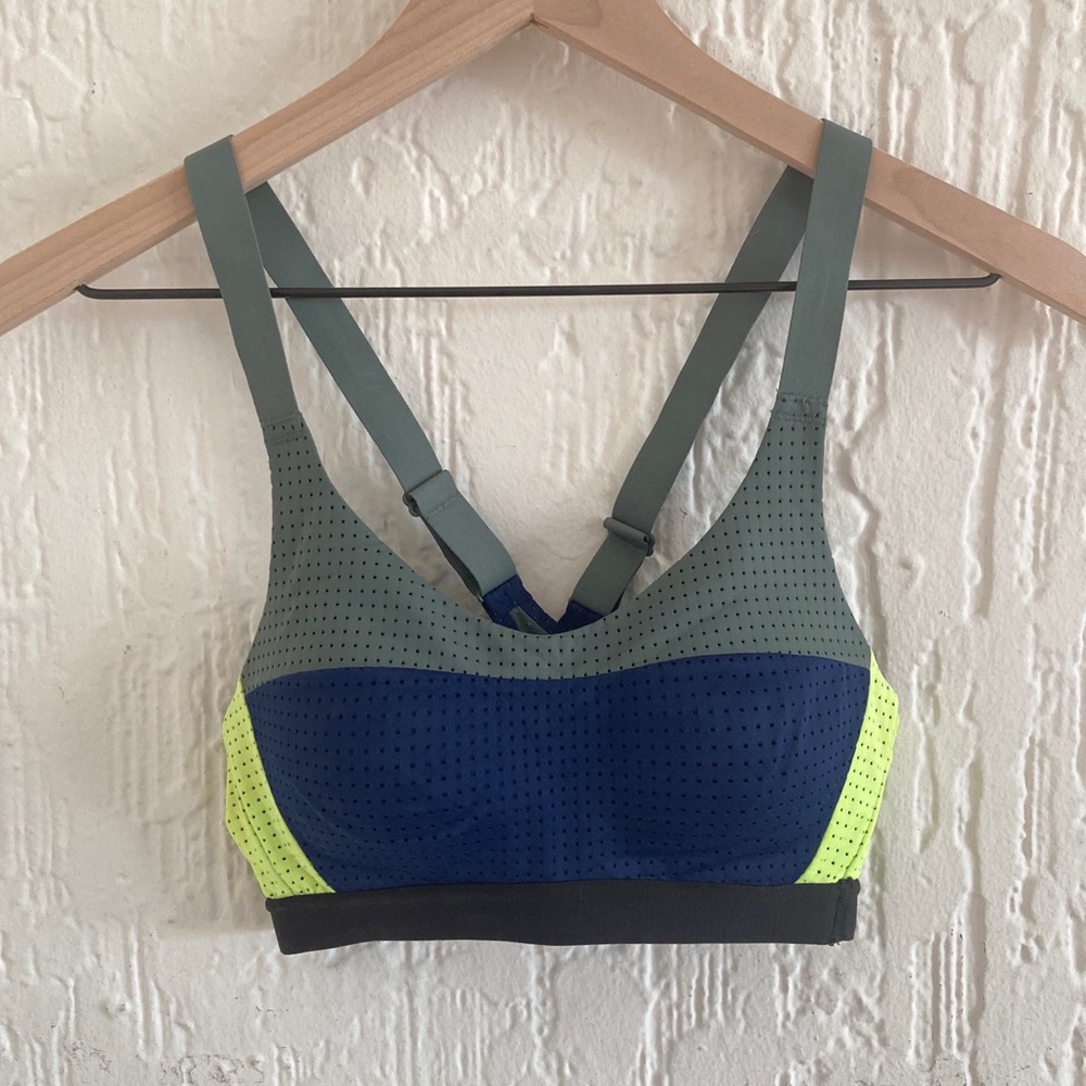 Victoria’s Secret Sports Bra Size XS